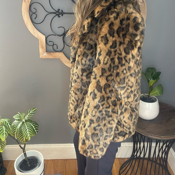 Tahari Brown Leopard Print Teddy Jacket - Picture 5 of 9
